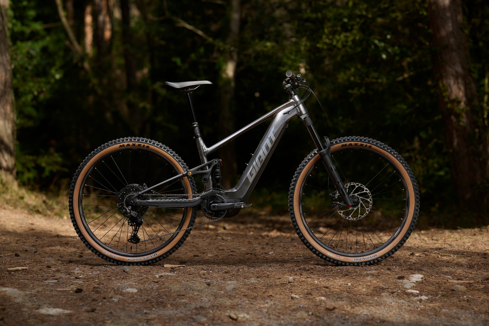 Giant Stance E+ 1 Charcoal 2027 - 800 Wh